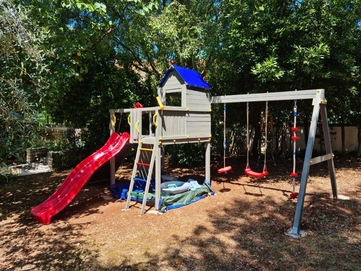 Villa Rosa With Yard And Children'S Playground Tar-Vabriga ภายนอก รูปภาพ