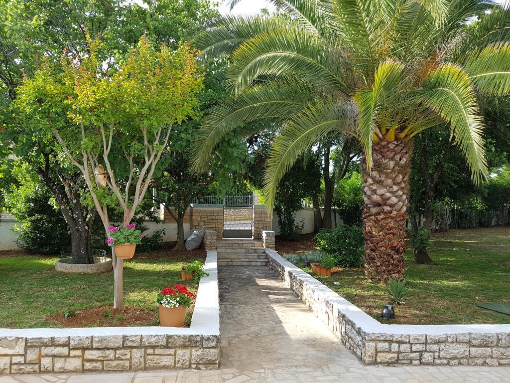 Villa Rosa With Yard And Children'S Playground Tar-Vabriga ภายนอก รูปภาพ