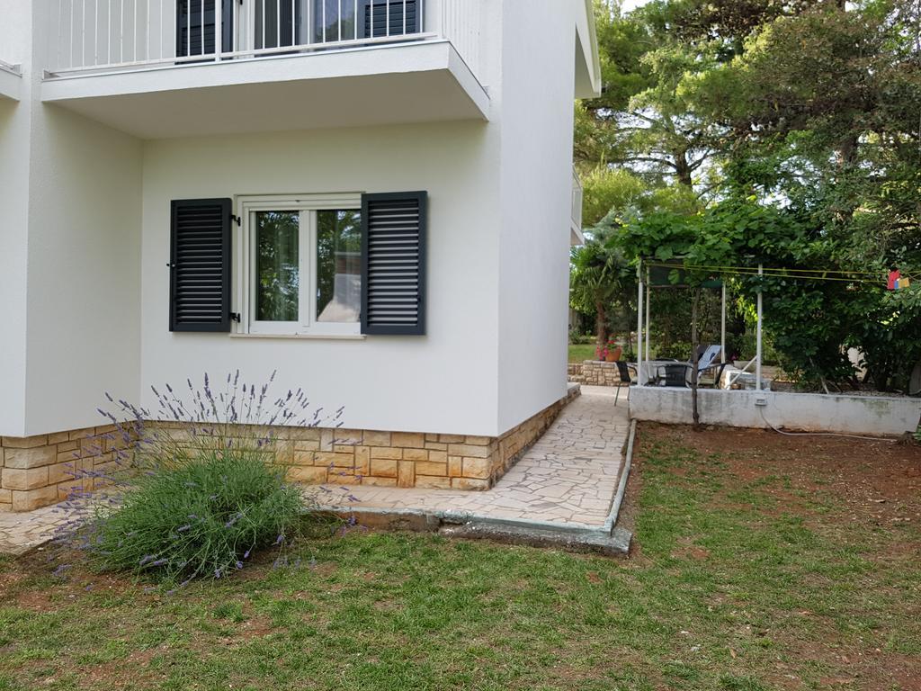 Villa Rosa With Yard And Children'S Playground Tar-Vabriga ภายนอก รูปภาพ