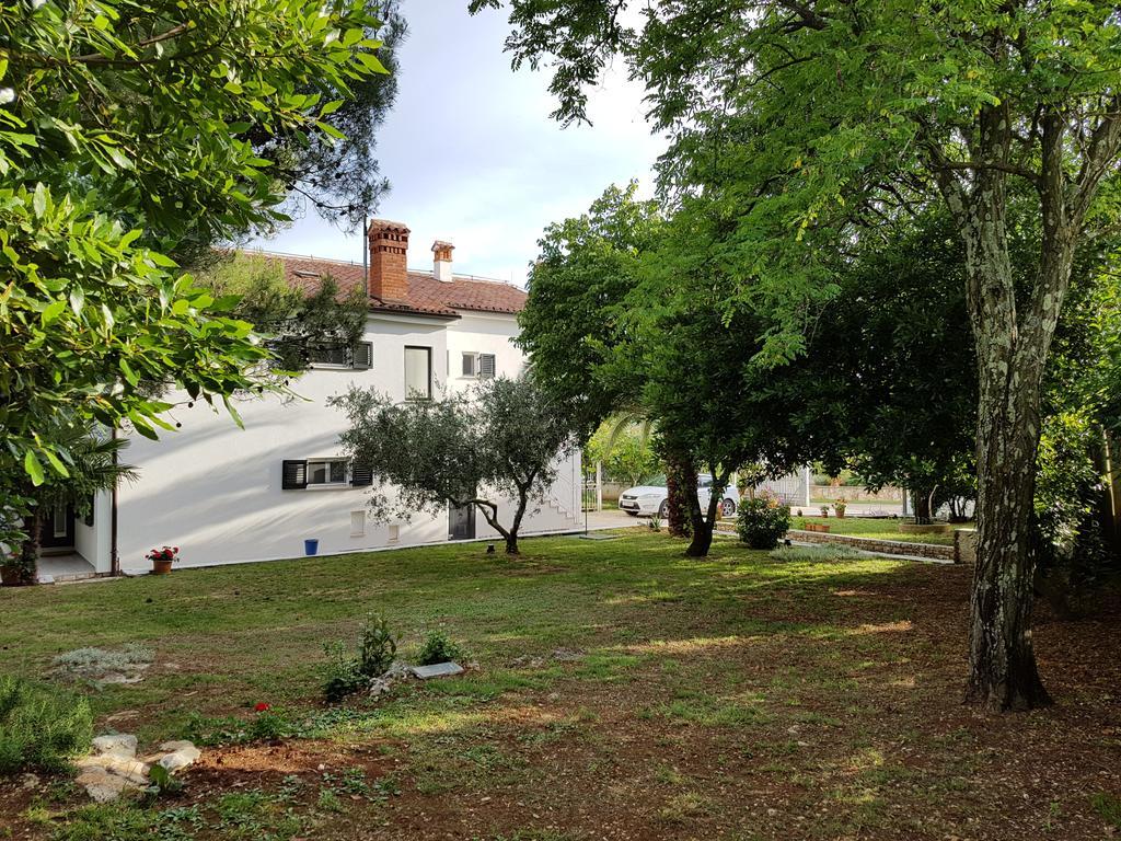 Villa Rosa With Yard And Children'S Playground Tar-Vabriga ภายนอก รูปภาพ