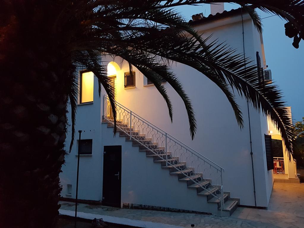 Villa Rosa With Yard And Children'S Playground Tar-Vabriga ภายนอก รูปภาพ